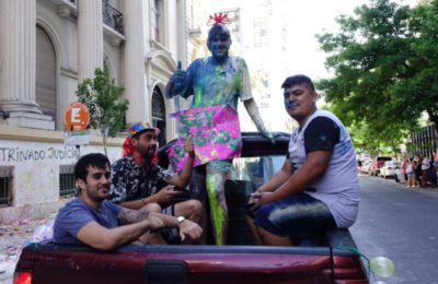 GRADUADOS: ¿EJERCERÁN EN EL PAÍS O SU FUTURO SERÁ EN OTRO?